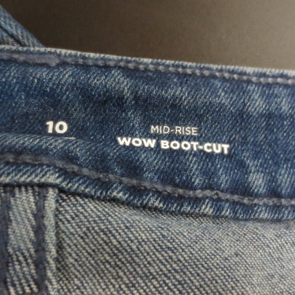 OLD NAVY LADIES MID RISE WOW BOOT CUT JEAN - MEDIUM WASH - 10 PETITE - Picture 3 of 3